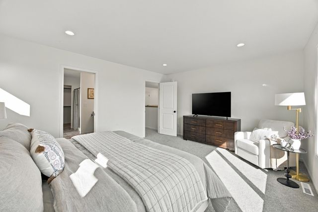 979 61st Avenue W, West Fargo, ND 58078
