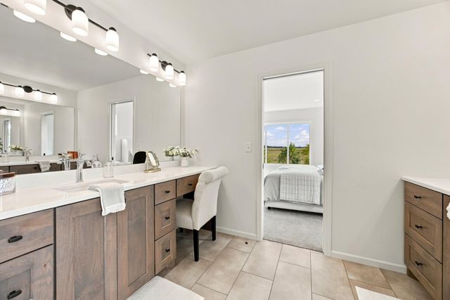 979 61st Avenue W, West Fargo, ND 58078
