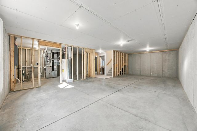 979 61st Avenue W, West Fargo, ND 58078