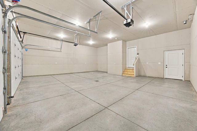 979 61st Avenue W, West Fargo, ND 58078