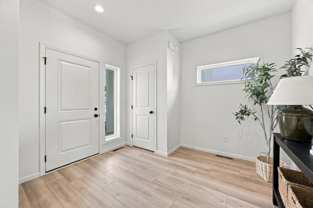 979 61st Avenue W, West Fargo, ND 58078