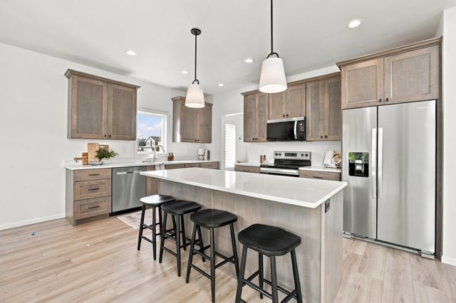 979 61st Avenue W, West Fargo, ND 58078