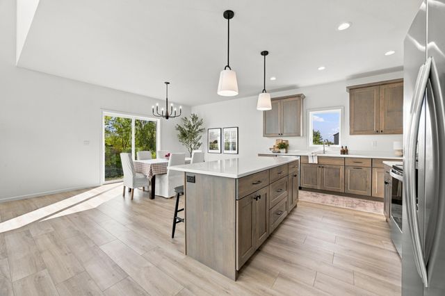 979 61st Avenue W, West Fargo, ND 58078