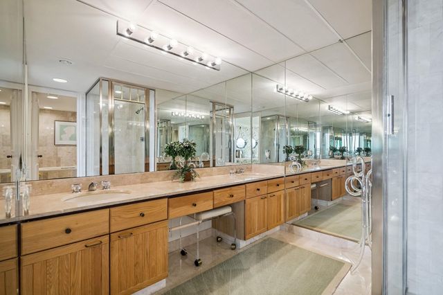 101 Westcott Street 905, Houston, TX 77007