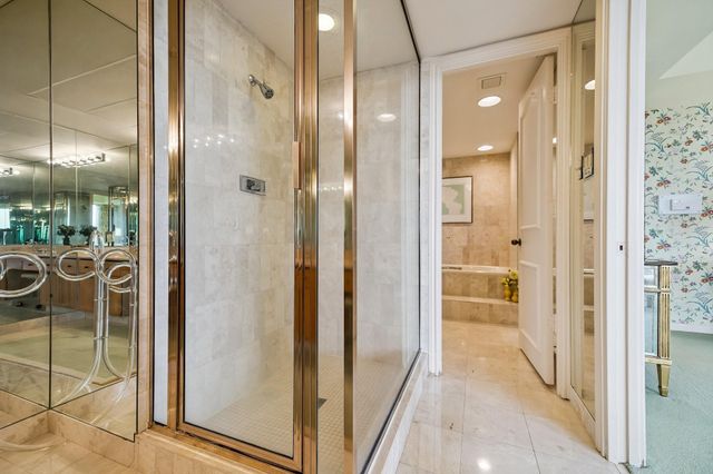 101 Westcott Street 905, Houston, TX 77007