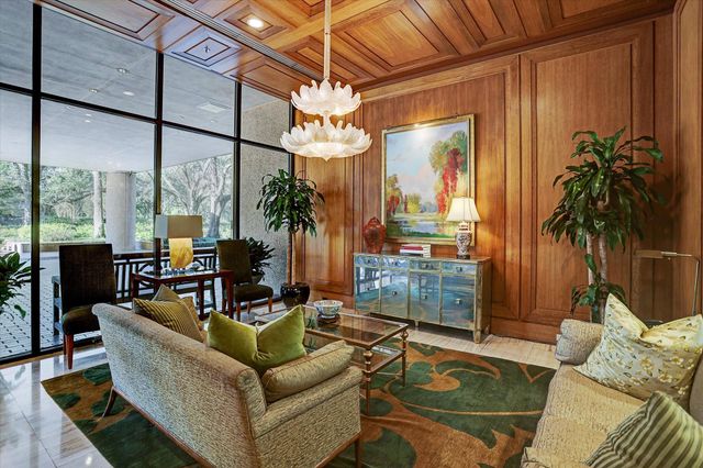 101 Westcott Street 905, Houston, TX 77007