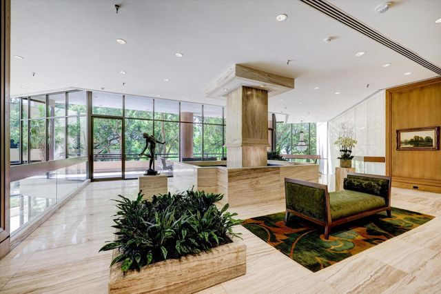 101 Westcott Street 905, Houston, TX 77007