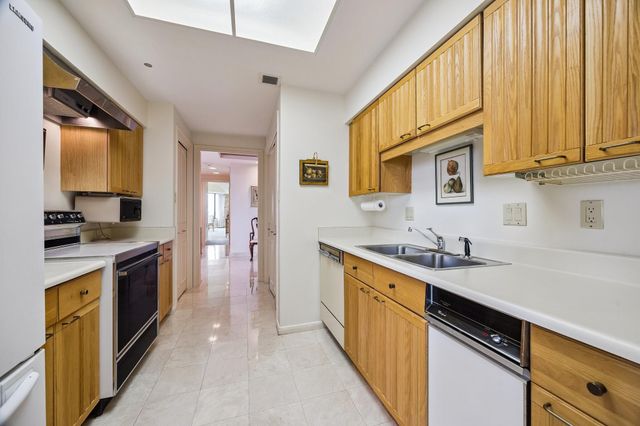 101 Westcott Street 905, Houston, TX 77007