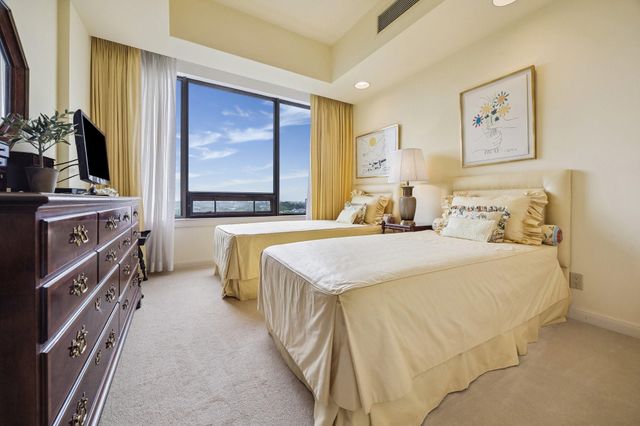 101 Westcott Street 905, Houston, TX 77007