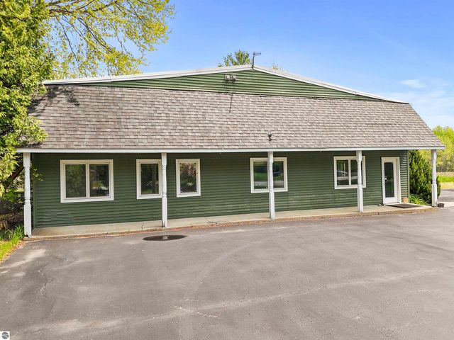 9435 E Cherry Bend Road, Traverse City, MI 49684