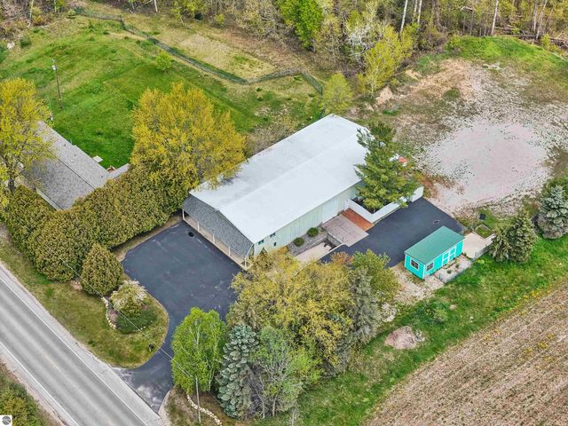 9435 E Cherry Bend Road, Traverse City, MI 49684