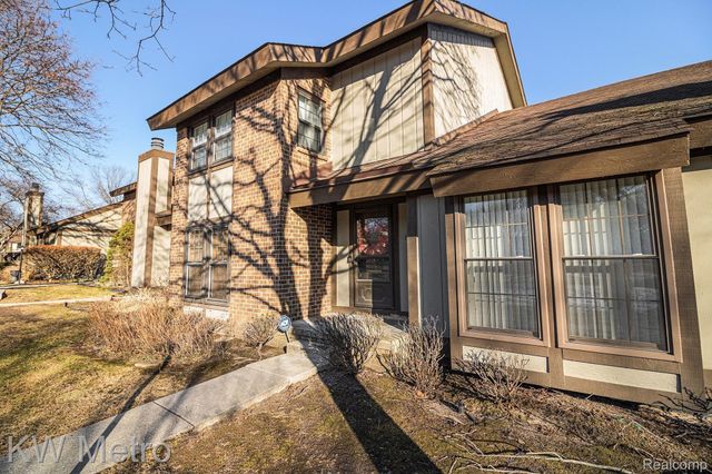 25062 Oakbrooke Drive, Southfield, MI 48033