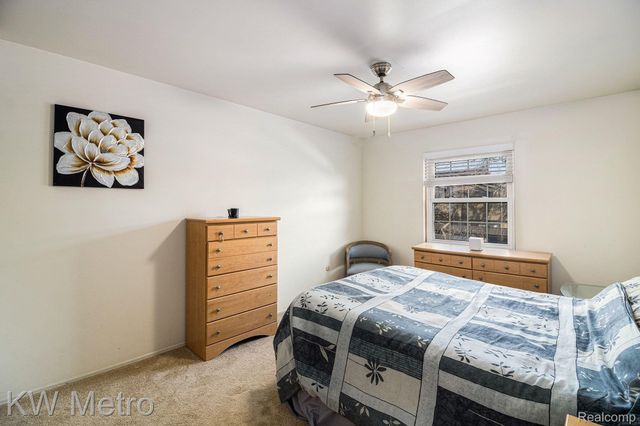 25062 Oakbrooke Drive, Southfield, MI 48033