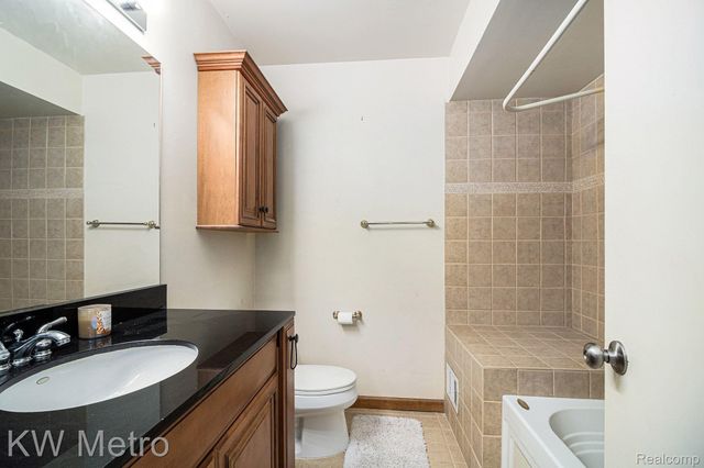 25062 Oakbrooke Drive, Southfield, MI 48033