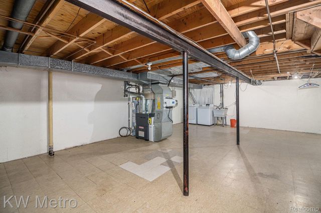 25062 Oakbrooke Drive, Southfield, MI 48033