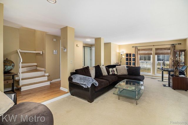 25062 Oakbrooke Drive, Southfield, MI 48033