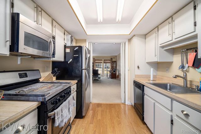 25062 Oakbrooke Drive, Southfield, MI 48033