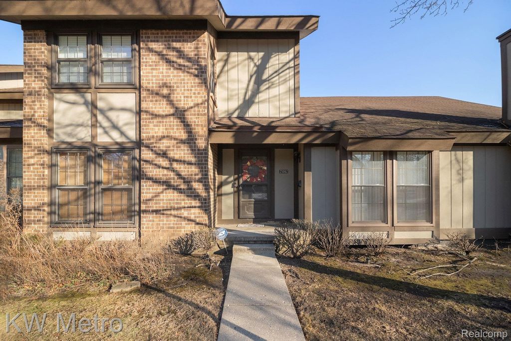 25062 Oakbrooke Drive, Southfield, MI 48033