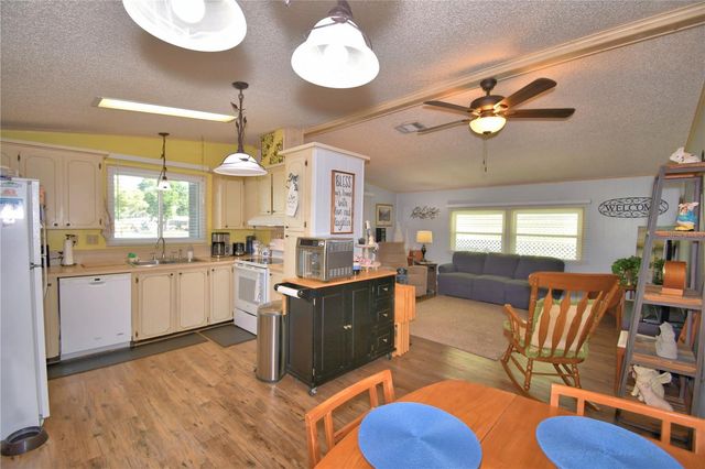 447 VILLAGE CIRCLE SW, Winter Haven, FL 33880