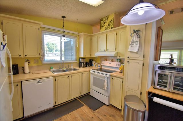 447 VILLAGE CIRCLE SW, Winter Haven, FL 33880