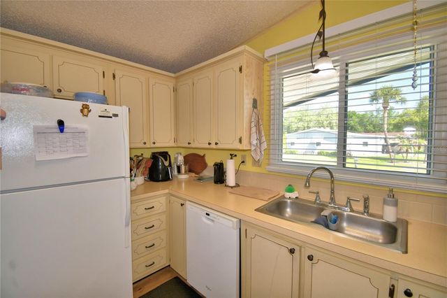 447 VILLAGE CIRCLE SW, Winter Haven, FL 33880