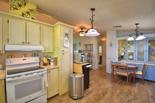 447 VILLAGE CIRCLE SW, Winter Haven, FL 33880