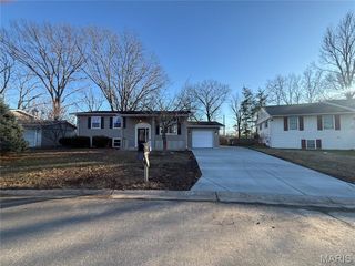 12 Belleau Lake Court, O'fallon, MO 63366