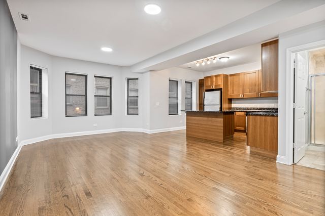 7526 N Seeley Avenue 203, Chicago, IL 60645