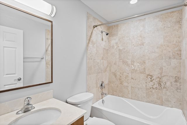 7526 N Seeley Avenue 203, Chicago, IL 60645