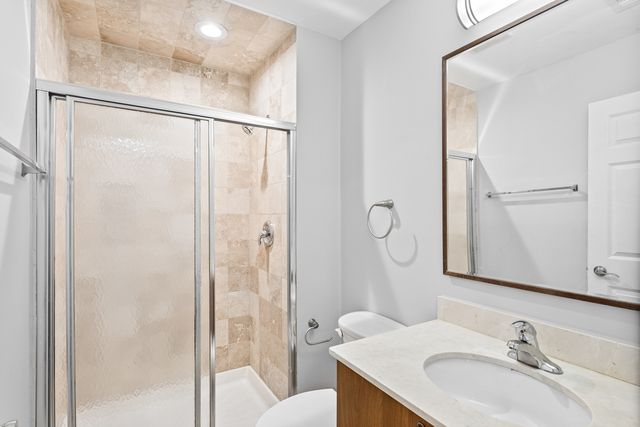 7526 N Seeley Avenue 203, Chicago, IL 60645