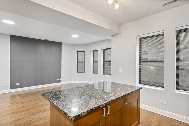 7526 N Seeley Avenue 203, Chicago, IL 60645