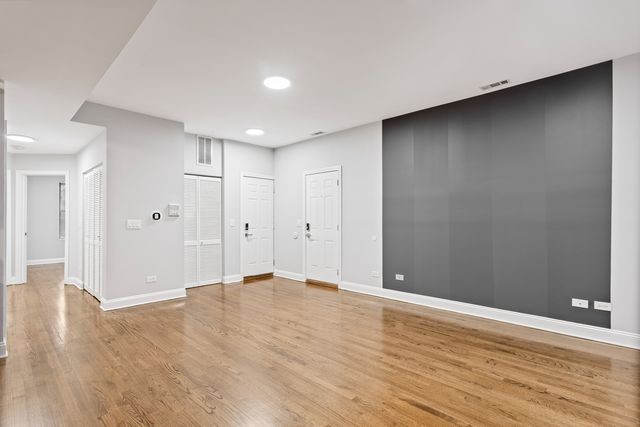 7526 N Seeley Avenue 203, Chicago, IL 60645