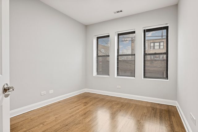 7526 N Seeley Avenue 203, Chicago, IL 60645