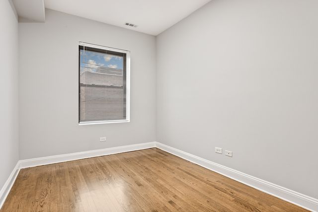 7526 N Seeley Avenue 203, Chicago, IL 60645