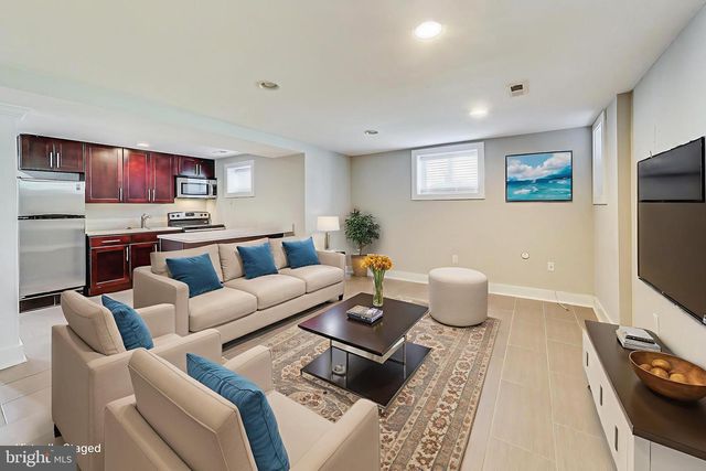 1330 STAPLES ST NE, Washington, DC 20002