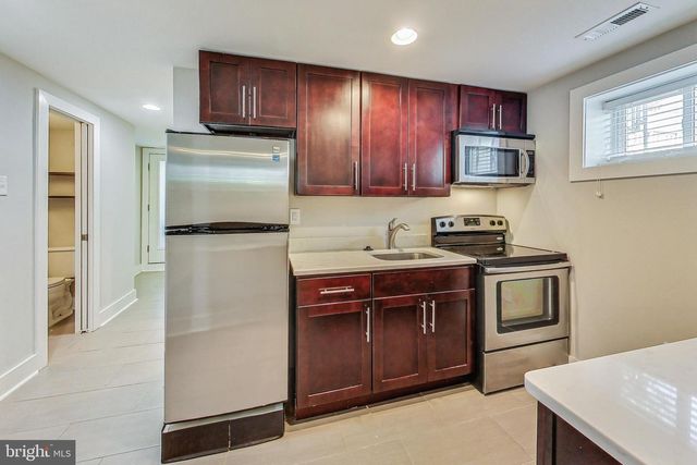 1330 STAPLES ST NE, Washington, DC 20002