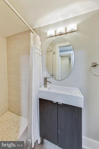 1330 STAPLES ST NE, Washington, DC 20002