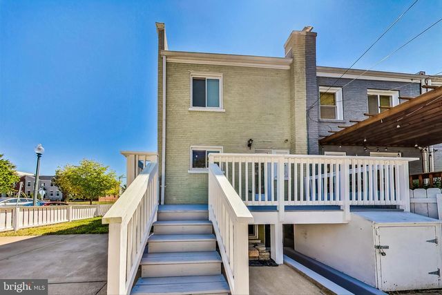 1330 STAPLES ST NE, Washington, DC 20002