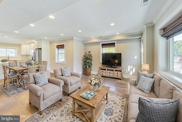 1330 STAPLES ST NE, Washington, DC 20002