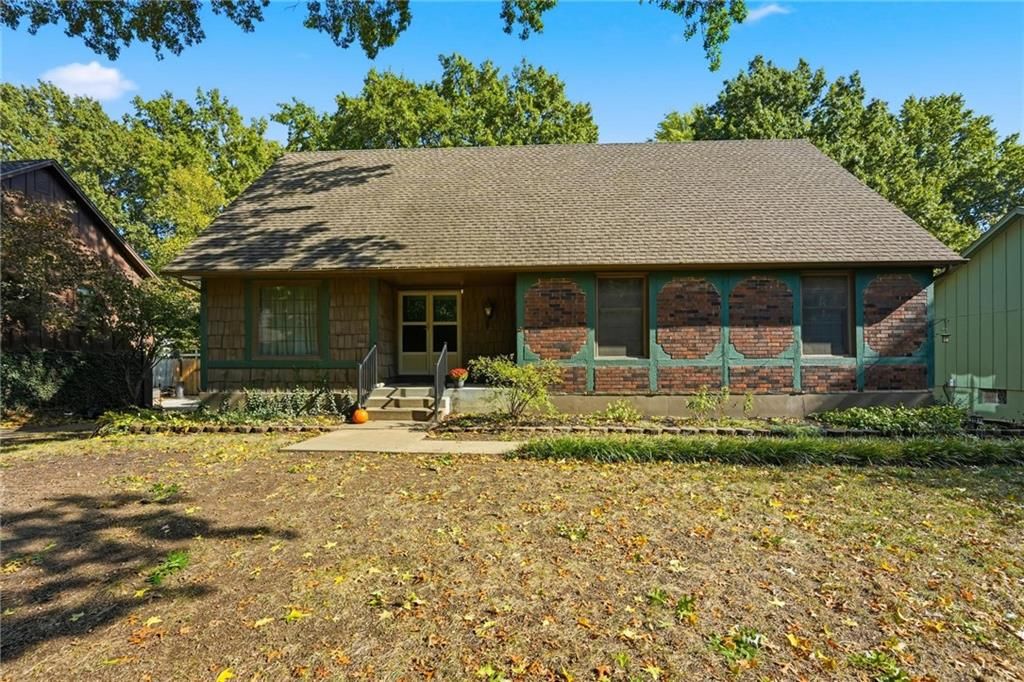 320 S Lindenwood Drive, Olathe, KS 66062