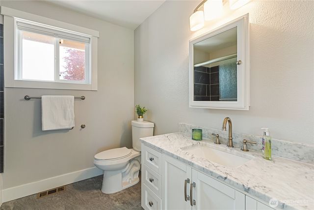 1864 19th Street Court, Lynden, WA 98264