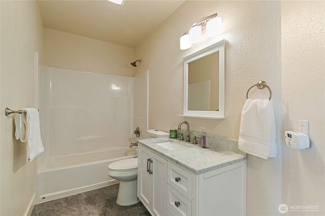 1864 19th Street Court, Lynden, WA 98264