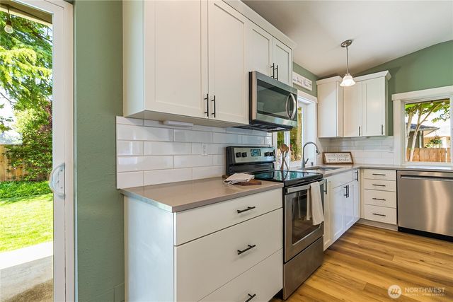 1864 19th Street Court, Lynden, WA 98264
