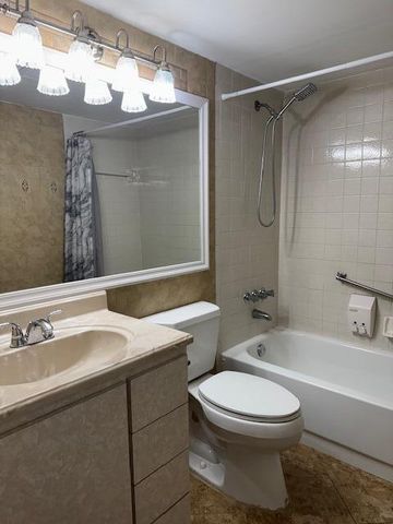 712 Sunny Pine Way, Greenacres, FL 33415