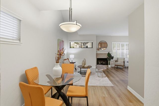 1993 Plymouth Street 11, Mountain View, CA 94043