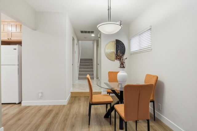 1993 Plymouth Street 11, Mountain View, CA 94043