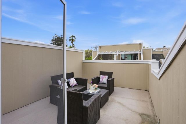 1993 Plymouth Street 11, Mountain View, CA 94043