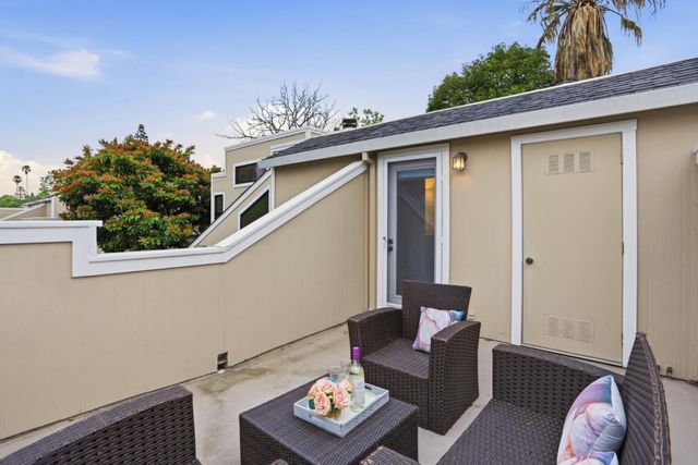 1993 Plymouth Street 11, Mountain View, CA 94043