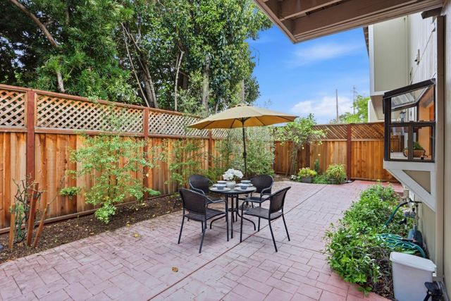 1993 Plymouth Street 11, Mountain View, CA 94043