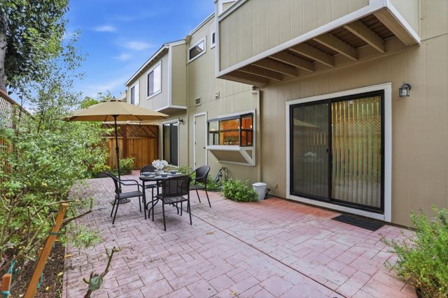 1993 Plymouth Street 11, Mountain View, CA 94043